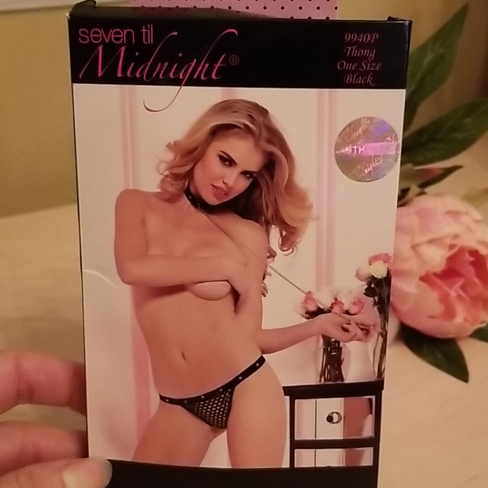 Sexy fishnet panty collar & chain dominatrix